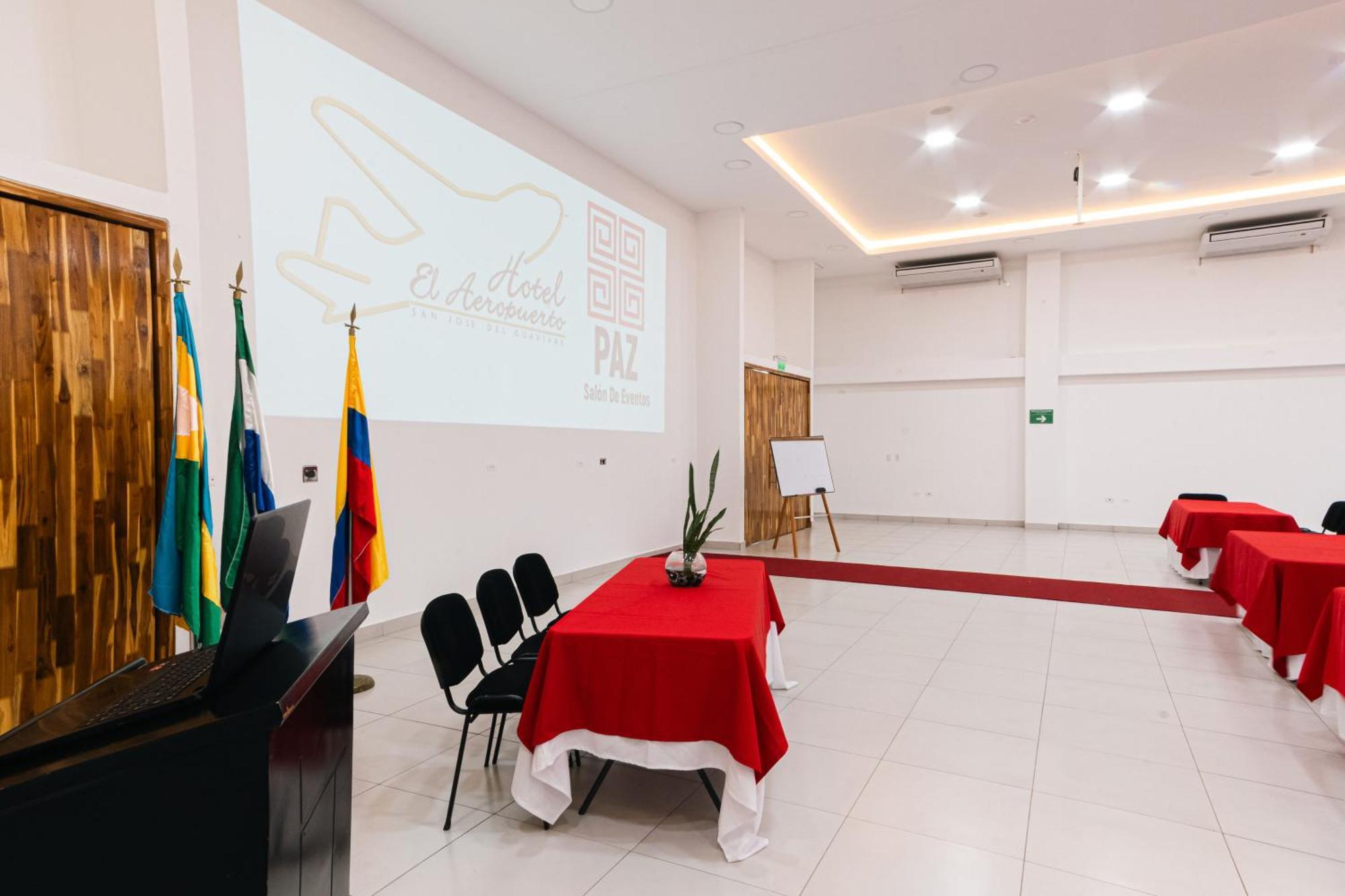 Hotel El Aeropuerto San Jose del Guaviare Bagian luar foto
